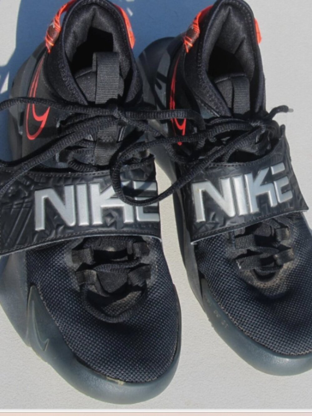 Nike AIR FUTURE COURT 4Y boys basketball shoes